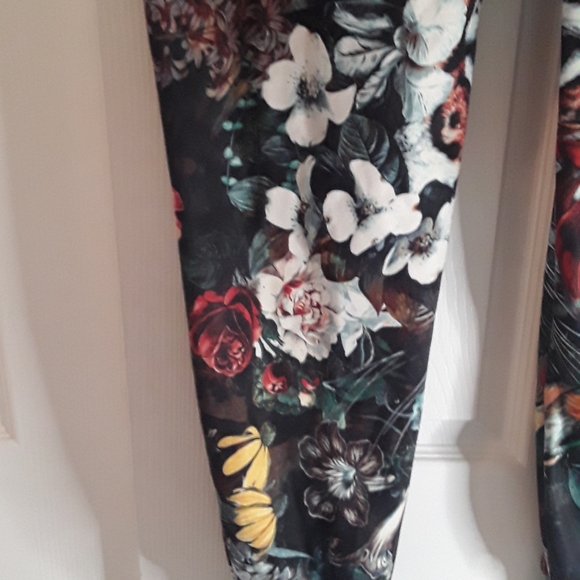 Beauty and beast vivid tropical image size large joggers - Picture 2 of 13